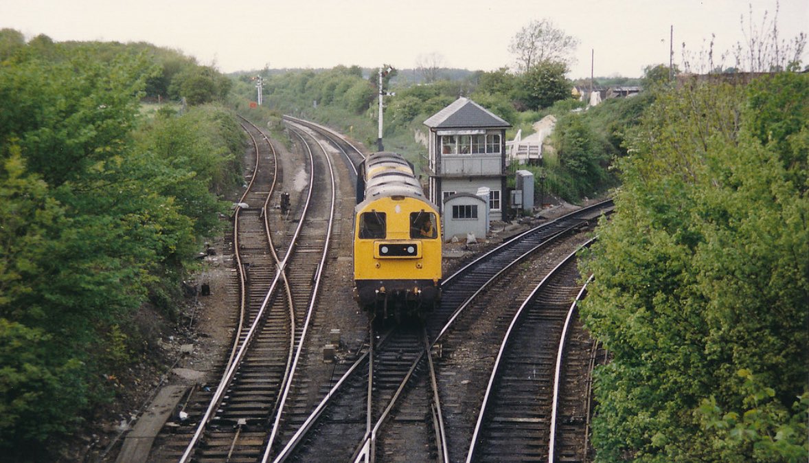 20150 &amp; 20143 pass Shirebrook Junction, light engines 13th May 1987 #TwentiesOnTuesday

📸 Keith Partlow