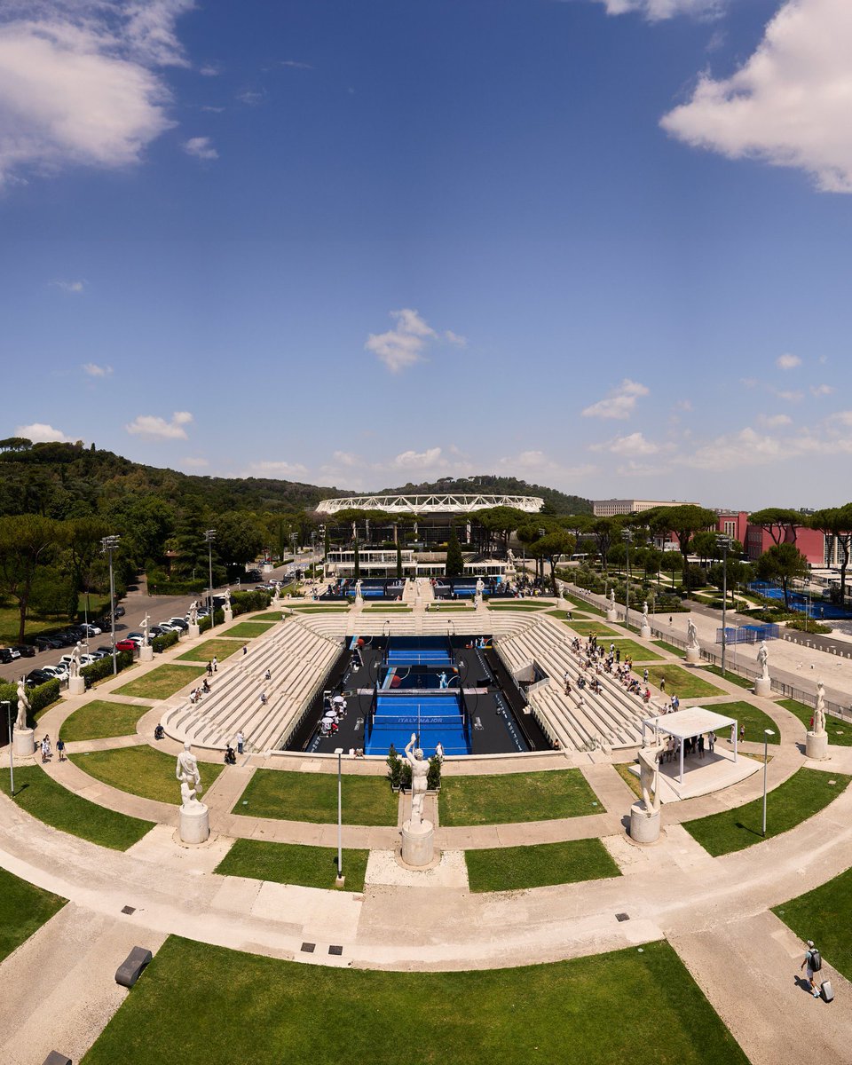 🎾✨ Felicità…
Es iluminar, un año más, el corazón del #pádel en Roma.

💡 En el #BNLItalyMajorPremierPadel nuestras luces no solo iluminan la pista…
Iluminan momentos inolvidables.

📸 <a href="/premierpadel/">Premier Padel</a> 

#Felicità #BNLItalyMajor  #LedProjects  #LedsPlay #iluminaciónpádel