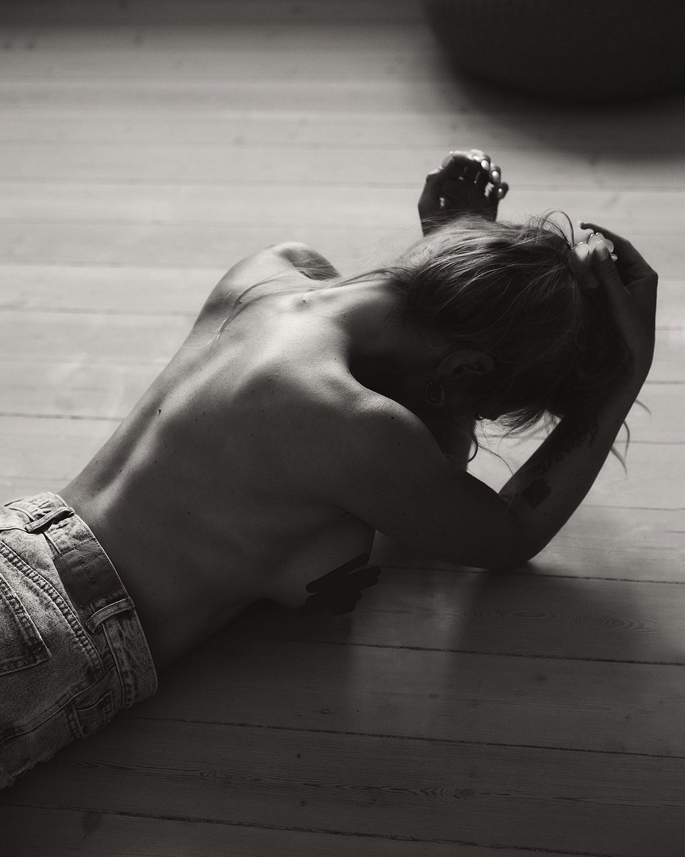 Brand new BW elegant nude set out now - right here: patreon.com/posts/129749959 ! 🥹🖤🔥

PART I of II

#model #nude #photographer #me #gfe