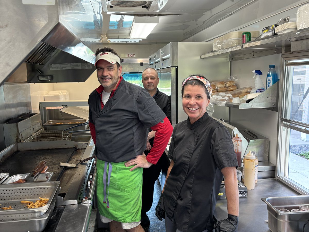 LMMCleveland's tweet image. Another picture perfect afternoon with @Metro45Cafe and the great folks @ClevelandClinic and their brand new Mentor hospital! Visit metro45.com to see where we are next and to book our incredible crew for your event
#greatfoodbetterstory