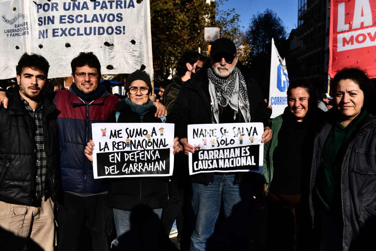 El reclamo contra el plan de hambre de Milei por parte del movimiento piquetero se hizo sentir hoy en unidad. La enorme columna del Polo Obrero muestra la garra de la organización ante la brutal persecución judicial de la que es víctima. ¡Basta de hambre, fuera Milei¡