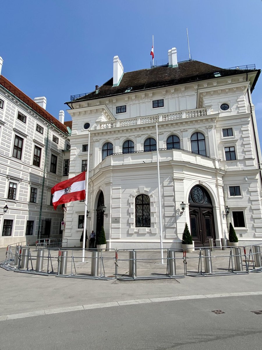 Welch eine schreckliche Nachricht heute, als wir vom grausamen Attentat in Graz erfuhren! Es hat die ganze Bevölkerung von Graz, Österreich und auch der Niederlande zutiefst erschüttert. 

Wir sprechen unser aufrichtiges Beileid aus für alle Betroffenen und ihre Familien.