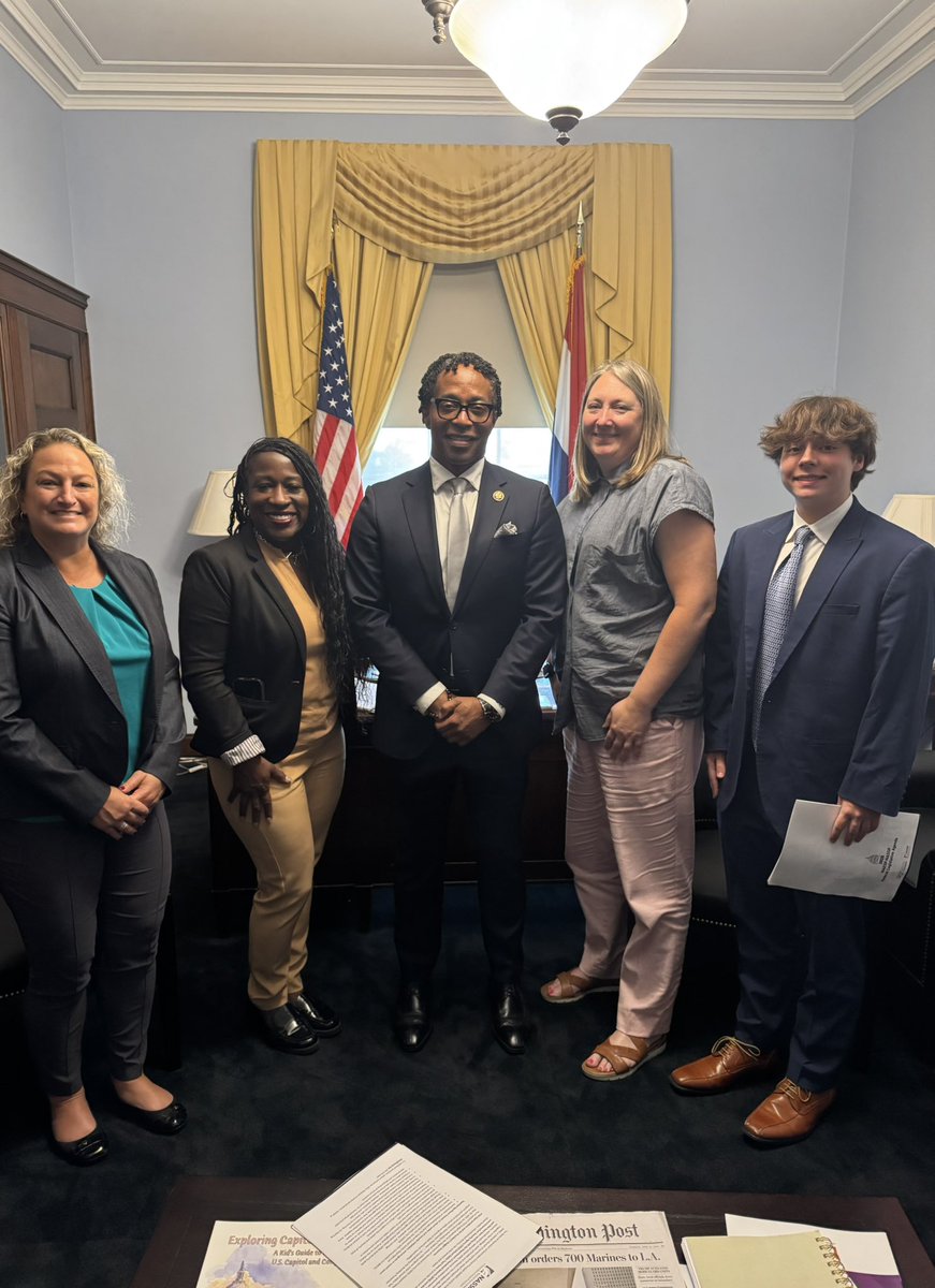 silvaliningz's tweet photo. Thank you @RepWesleyBellMO and Eddie for mtg w/ @NASSP &amp; our Principal Recovery Network to help protect school safety and the funding to support Title I, Title II school safety training, Title IV mental health support, ProjectServ. We appreciate you! #PrincipalsAdvocate https://t.co/ooAYX3DAd2