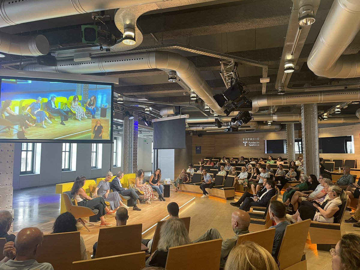 Hay momentos especialmente buenos en este trabajo como pasar la tarde en la <a href="/fundacionTef/">Fundación Telefónica</a> viendo nacer al nº127 de Telos en el que hemos colaborado <a href="/Conversation_E/">The Conversation ES</a>. “Generación Alfabeta” se titula y está lleno de buenos artículos y un diseño estupendísimo.