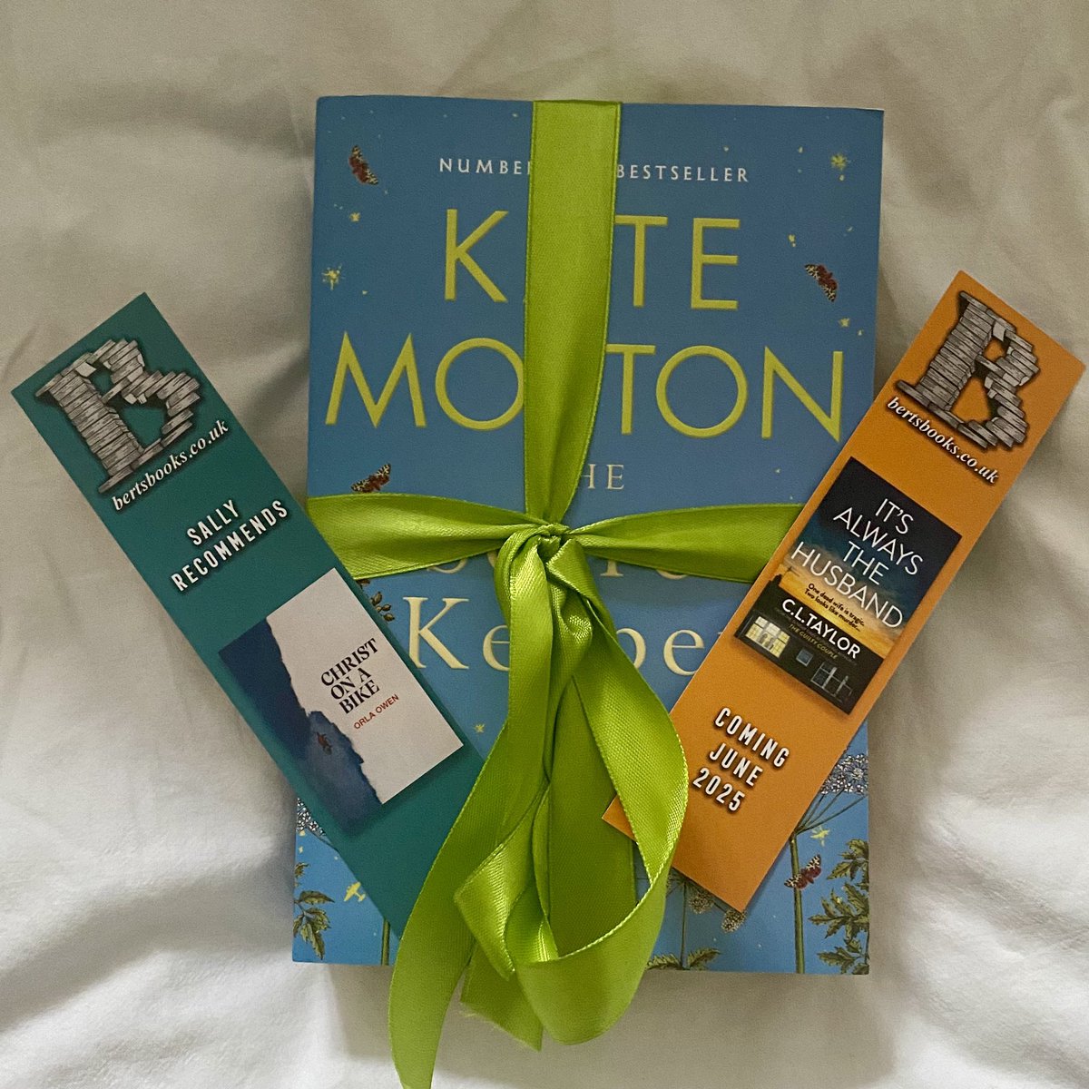 Orla Owen (@orlaowenwriting) on Twitter photo Thrilled with my beautiful <a href="/bertsbooks/">Bertβs Books</a> delivery - #TheSecretKeeper by Kate Morton.
Loved #Homecoming so had to read another by her & look at that gorgeous ribbon πππ
#books #BookTwitter #booktwt #BookRecommendations Thrilled with my beautiful <a href="/bertsbooks/">Bertβs Books</a> delivery - #TheSecretKeeper by Kate Morton.
Loved #Homecoming so had to read another by her & look at that gorgeous ribbon πππ
#books #BookTwitter #booktwt #BookRecommendations