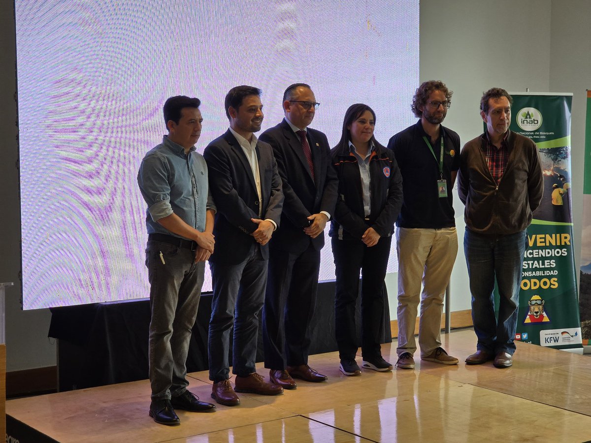 El Instituto Nacional de Bosques <a href="/inabguatemala/">INAB Guatemala</a>, realizo el primer simposio de manejo del fuego, en el cual instituciones públicas y privadas asistieron, para contar sus experiencias en la mitigacion de incendios y previenen los mismos.

Vía: <a href="/jonathanlpz1996/">jonas</a>