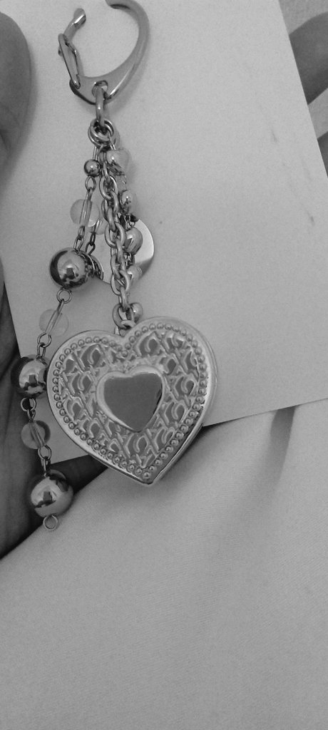 rakihsummer's tweet image. mbb pls help me how to open the heart keyring? 😅🥲 am i supposed to just force it open? I&apos;m afraid I&apos;ll break it #MONSTAX_MONOLOGUE