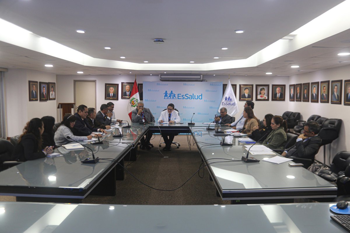 EsSalud Perú (@essaludperu) on Twitter photo En el marco de la política de gestión participativa, el presidente ejecutivo de EsSalud, Dr. Segundo Acho Mego, sostuvo una reunión con los dirigentes de la <a href="/FedCut/">Federación CUT</a> , encabezados por su secretario general, Wilfredo Ponce. Durante el encuentro, se reafirmó el compromiso En el marco de la política de gestión participativa, el presidente ejecutivo de EsSalud, Dr. Segundo Acho Mego, sostuvo una reunión con los dirigentes de la <a href="/FedCut/">Federación CUT</a> , encabezados por su secretario general, Wilfredo Ponce. Durante el encuentro, se reafirmó el compromiso