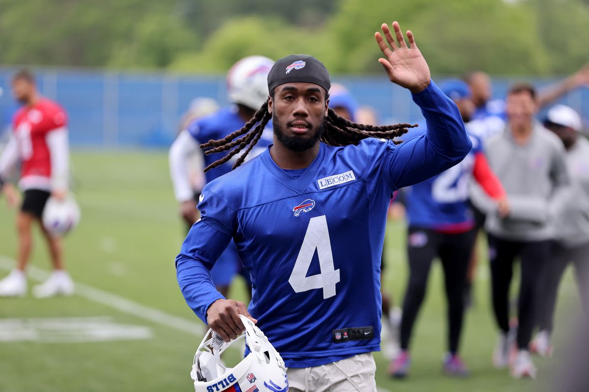 REPORT: James Cook present at <a href="/BuffaloBills/">Buffalo Bills</a> minicamp despite seeking a new contract