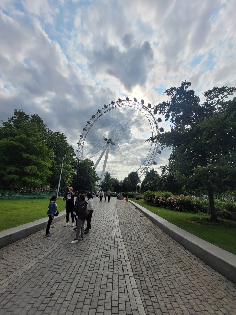 First live event as a spectator this time.
All i can say , it was awesome.
That was lovely to see you all in London. Congratulation to all the drivers about this week end.
See you all in Berlin ! 🫶

<a href="/thegranturismo/">Gran Turismo</a> #GTWS2025