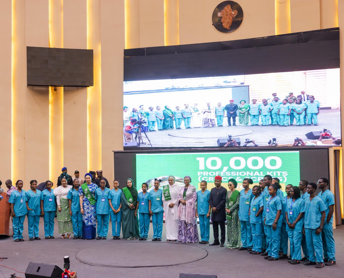 PriscillaOtti's tweet image. It was an honor to join fellow state First Ladies and Renewed Hope Initiative State Coordinators in welcoming Her Excellency, Senator Oluremi Tinubu, the esteemed First Lady of Nigeria, to Enugu State. We gathered at the International Conference Center for the flag-off of the…
