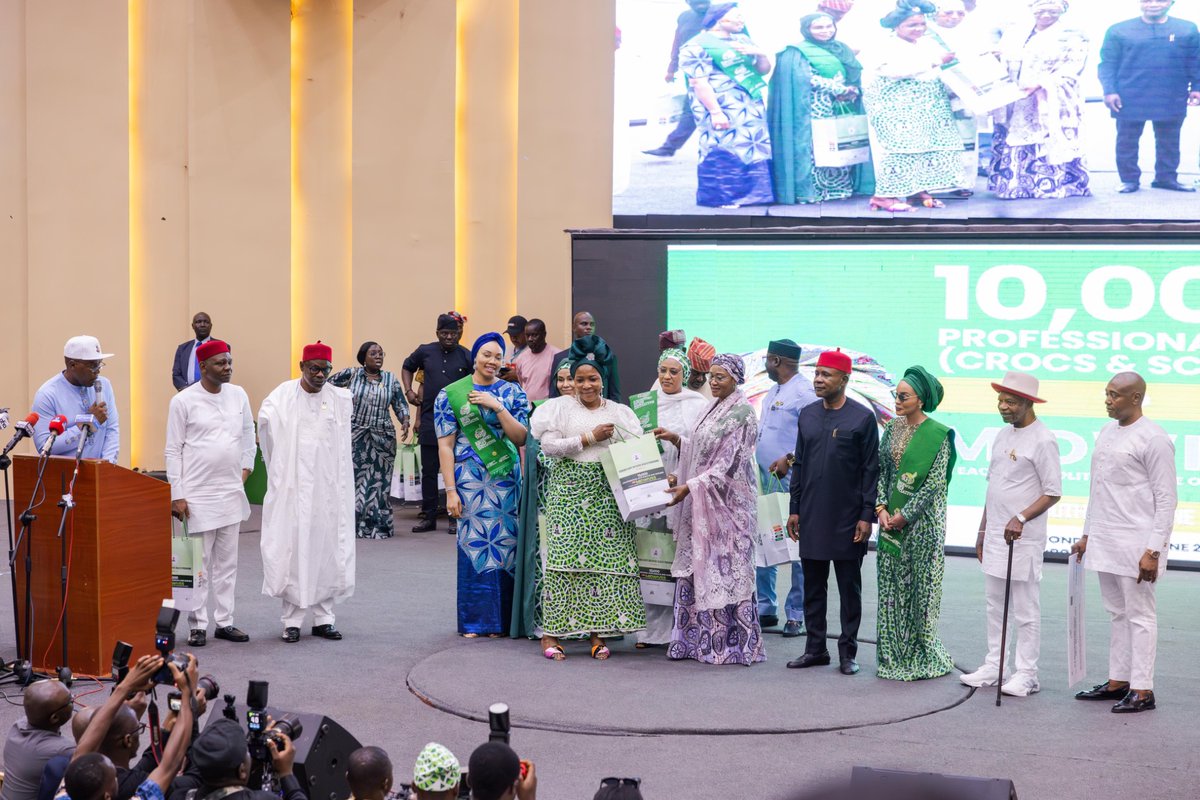 PriscillaOtti's tweet image. It was an honor to join fellow state First Ladies and Renewed Hope Initiative State Coordinators in welcoming Her Excellency, Senator Oluremi Tinubu, the esteemed First Lady of Nigeria, to Enugu State. We gathered at the International Conference Center for the flag-off of the…
