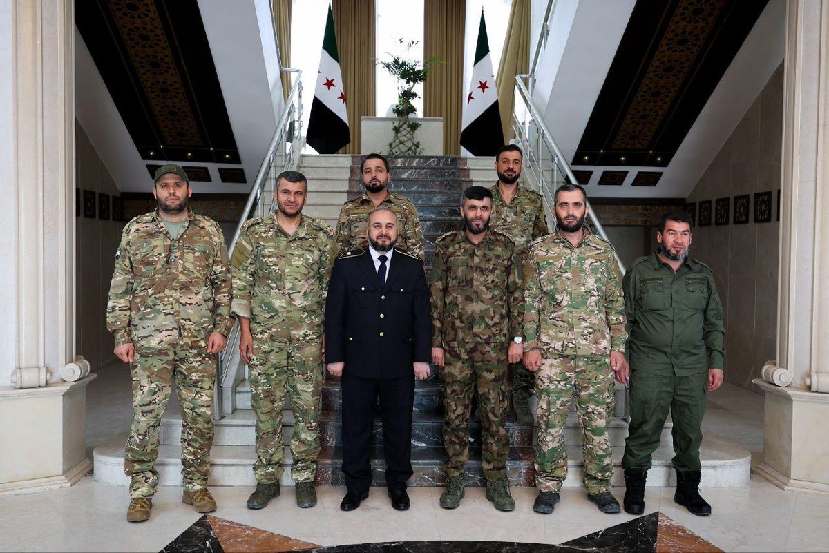 Mahmoud Talha - محمود طلحة (@mahmoodtalha22) on Twitter photo استقبل وزير الدفاع اللواء المهندس مرهف أبو قصرة في مقر الوزارة بدمشق، قادة الفرقة 80 في الجيش العربي السوري الذين قدَّموا التهاني والتبريكات بمناسبة عيد الأضحى 
#وزارة_الدفاع استقبل وزير الدفاع اللواء المهندس مرهف أبو قصرة في مقر الوزارة بدمشق، قادة الفرقة 80 في الجيش العربي السوري الذين قدَّموا التهاني والتبريكات بمناسبة عيد الأضحى 
#وزارة_الدفاع