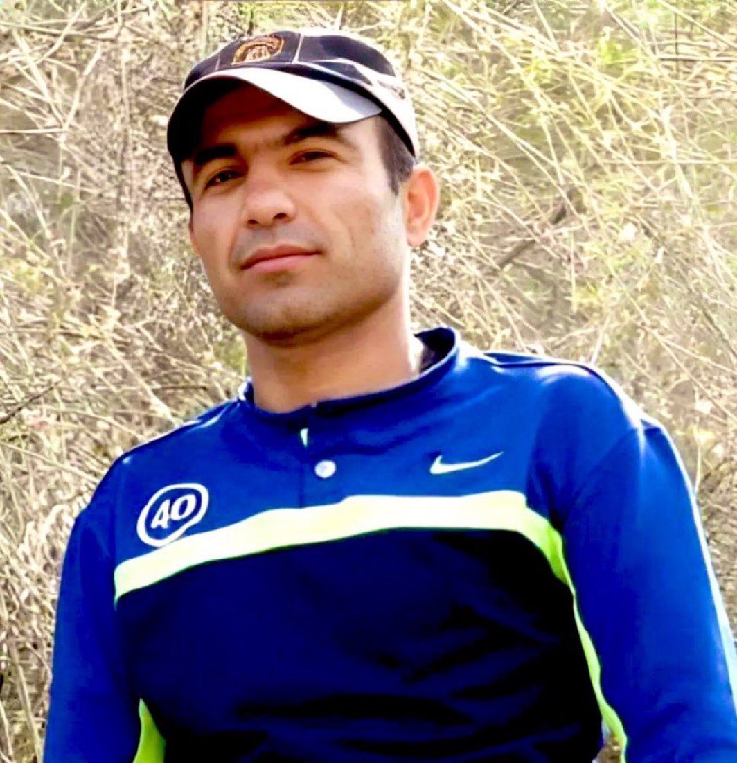 ShahinModarres's tweet image. خانواده #مجاهد_کورکور برای آخرین ملاقات راهی زندان شدند.
جان مجاهد کورکور در خطر جدیست، صدایش باشیم.