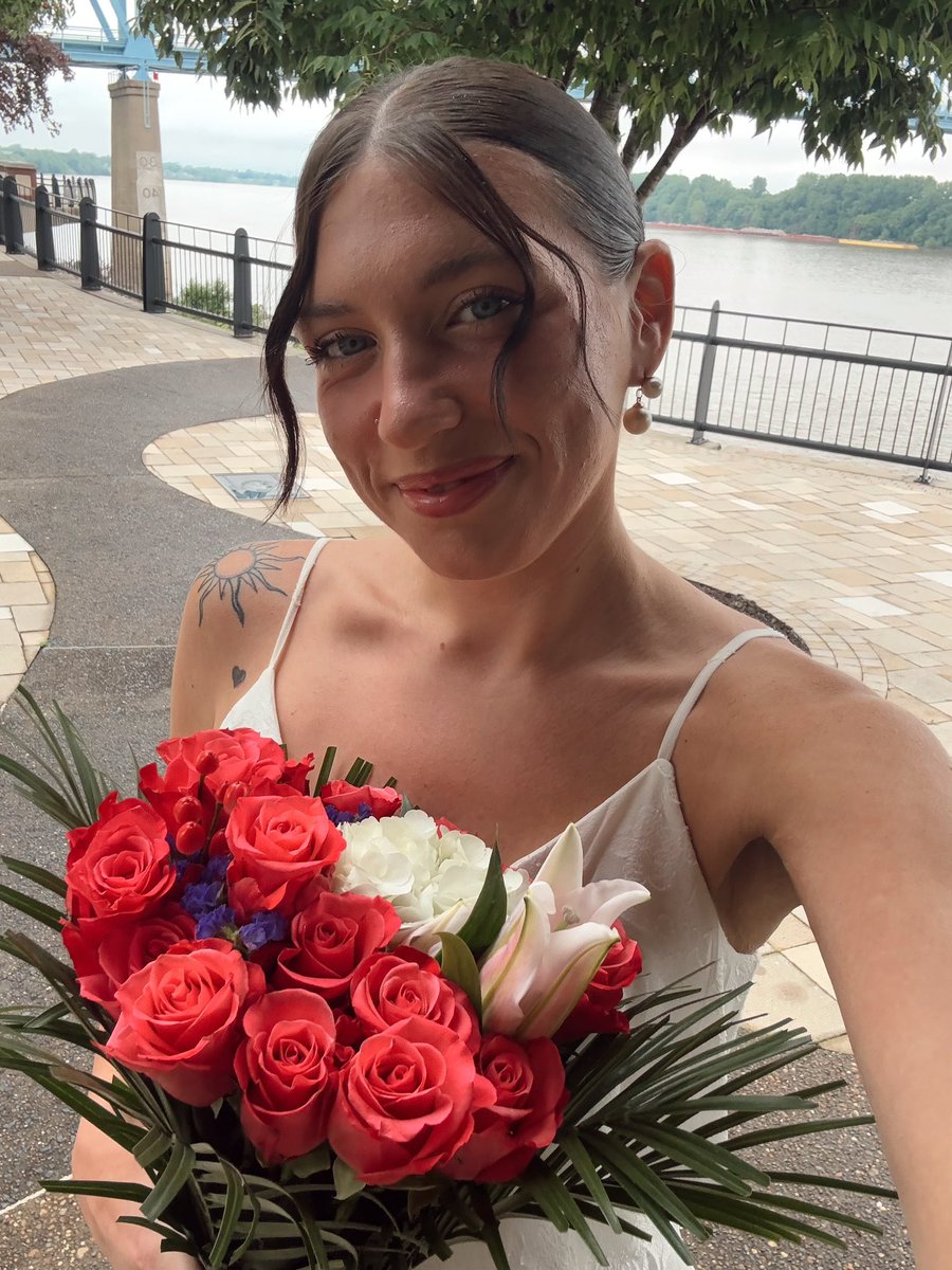 YNotzYin's tweet photo. I got married 😝 that’s all https://t.co/rqOqDsNTtC