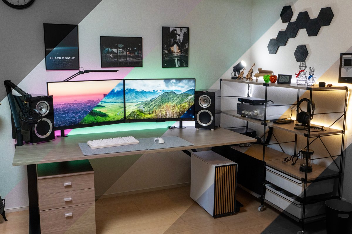 KEF47223925's tweet image. SwitchBotテープライト3を設置すると、
デスク周りがいろんな表情を魅せてくれます🌈💡✨

#desksetup #お前らのpcデスク周り晒していけ #SwitchBot #ガジェット好きと繋がりたい