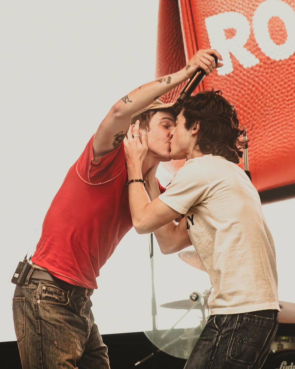 i can’t stop looking at this moment