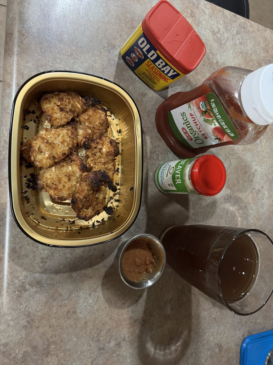 the_bdudley's tweet photo. Lunch breaded coconut shrimp on sale at @HEB for a bit over $3.  Made some cocktail sauce organic HEB ketchup spoonful of horseradish and sprinkle of old bay in it.  HEB tea with lemon my favorite drink.  Great lunch for very little $ and effort. https://t.co/05wxSO8rV6