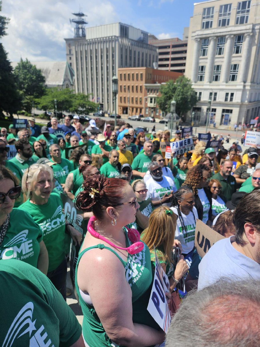 AlleghenyLabor's tweet image. 2 buses full of western PA workers came to Harrisburg today to join thousands of our brothers and sisters from across the state and fight for the good Union jobs and quality public services that so many Pennsylvanians rely on. #AFSCMEGO #SavePublicServices