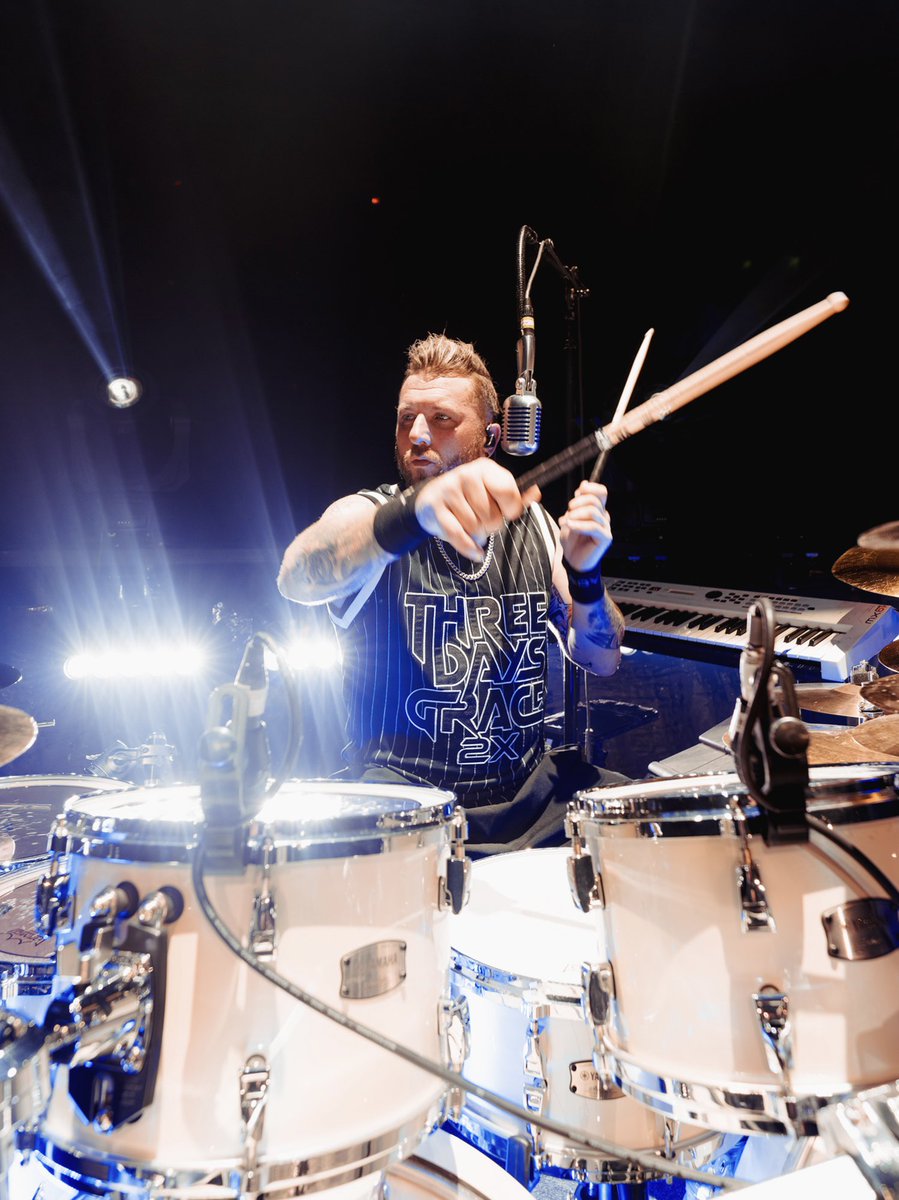 Thanks for rocking out with us, Calgary!! 🤘🤘 

Edmonton, are you ready for tonight?! HERE WE FUCKING GO 🔥

📷 @francescaludikar 

#ThreeDaysGrace #Calgary #Canada