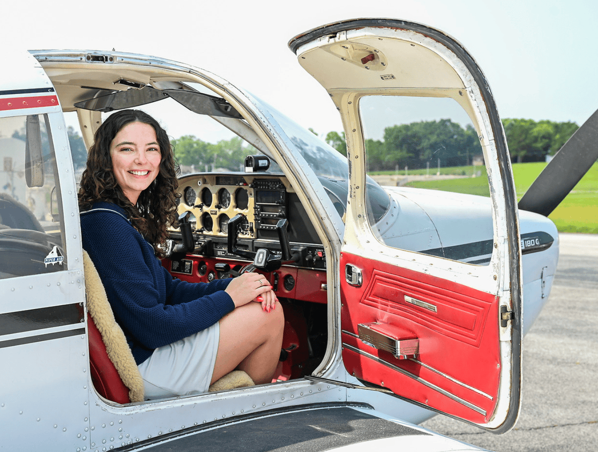 UTChattanooga's tweet photo. Business major ✅ Orientation leader ✅ Licensed pilot ✅

UTC junior Cali Crum-Beigh is working toward her dream of becoming a commercial pilot. After starting at Purdue, she found her place (and her runway) here in Chattanooga. ✈️ 

Read more: https://t.co/TpB4GdZOPk https://t.co/Y4vIlI1z2J