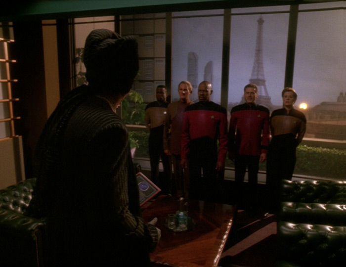 I really wish Star Trek would become real in the fun ways and not the paranoid loser fascism ways. 

This Thursday we discuss Homefront and Paradise Lost from #StarTrekDeepSpaceNine

tinyurl.com/SalonJune12

#StarTrek