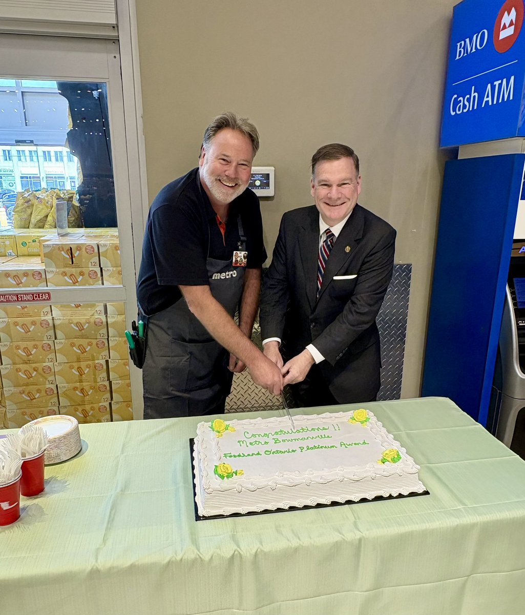 Today, I was happy to congratulate Sarah Power, owner of FreshCo Courtice and Bowmanville Metro Grocery managers Michelle Blair and Rick Runnells, for receiving the Foodland Ontario Retailer Award of Excellence. 

This award recognizes grocery retailers’ efforts with innovative