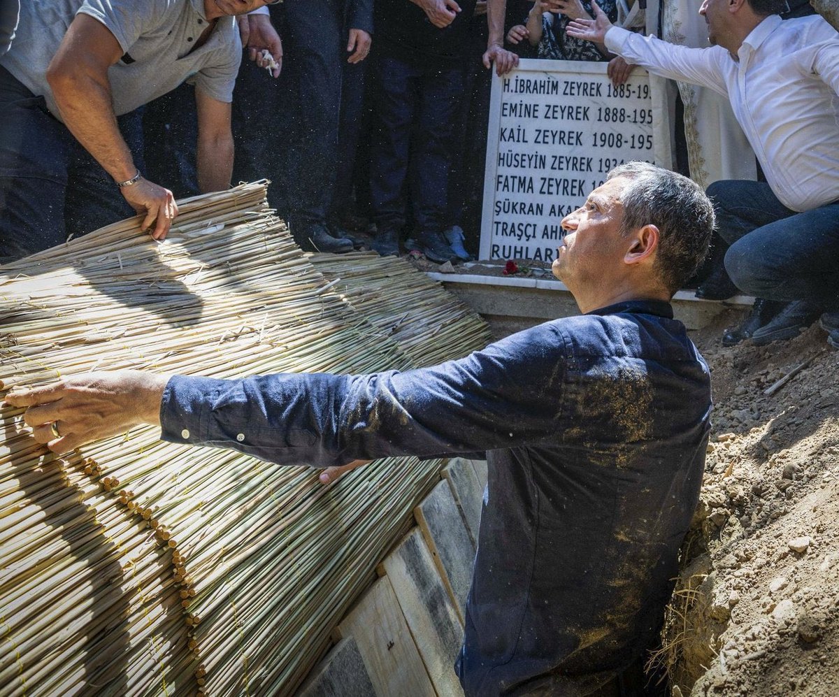 Acının,
 vefanın, kardeşliğin fotoğrafını  soran olursa, bu fotoğrafı gösterin.
<a href="/eczozgurozel/">Özgür Özel</a>
#FerdiZeyrek