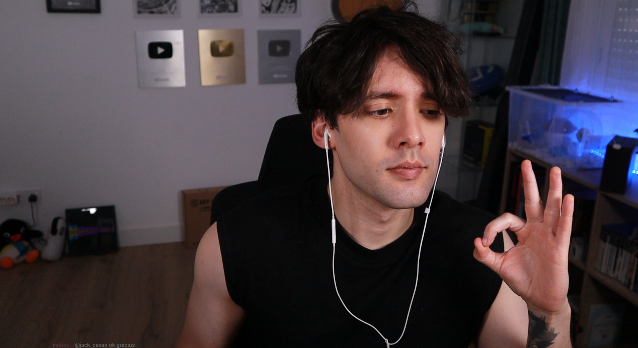 Para los tardones, estoy en stream en Twitch, os veo por allí /nicocoretwitch