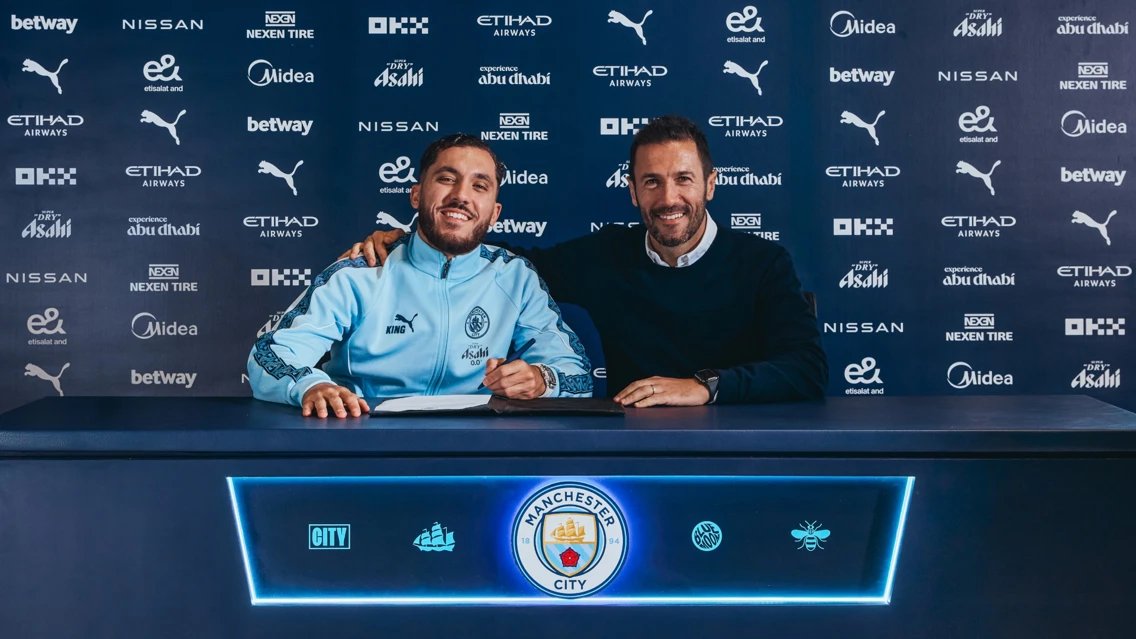 FRBlueMoon's tweet photo. 🚨 OFFICIEL : Rayan Cherki est un joueur de #ManCity ! 💙 https://t.co/6dBsiuJ3j9