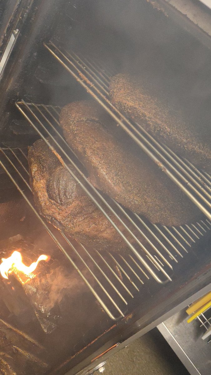 HULLwhatson's tweet image. This authentic American smokehouse on Humber Street is the perfect spot if you love good smoked BBQ meat! 🤩

Location details and opening times on our website 👉 hullwhatson.com/places/the-smo…

#hull #americanstyle #smokehouse