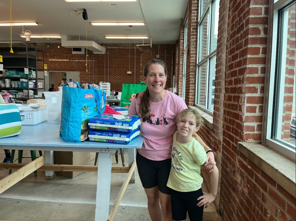 🎉 Congratulations to Girl Scout Brownie Troop 22105! 

Not only did they pack for families in need this past weekend, they also brought critically needed items to help support the community.

Way to go, Troop 22105—your kindness and compassion truly shines! 💚
