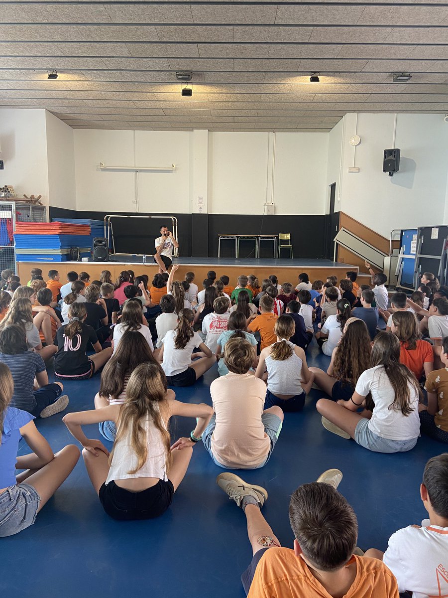 Avui ens ha visitat el Pol Figueras, jugador de bàsquet 🏀 professional i ex-alumne de l’escola.L’alumnat ha gaudit molt. Gràcies Pol per compartir amb nosaltres la teva experiència de vida✨ i per transmetre bons valors als nostres alumnes. #valorsesportius #escolabelferrater