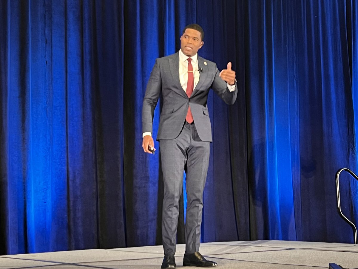 tasanet's tweet image. “Courageous leadership is disruptive” is the 🔥 testimony given by @DrHenson2 today in his #txedFest Talk on the transformative work done by the school leaders in @MarlinISDTX. “No excuses” he says. #InspiringLeaders #txed