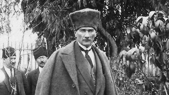 Osmanlı Devleti ne yazık ki ölmüştür. Babıali hükümeti ne yazık ki ölmüştür. Affedersiniz, hata ettim. "Ne yazık ki" demeyecektim. İftiharla söylüyorum ki ölmüştür. Çünkü o ölmeseydi milleti öldürecekti.

Atatürk, 1923...