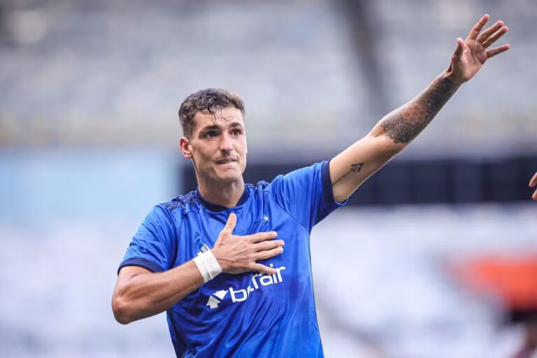 Espaço Tricolor (@espacotricolor_) on Twitter photo 🚨🚨RESCINDIU!
O centroavante Juan Dinenno rescindiu contrato com o Cruzeiro e agora virá ao São Paulo como agente livre e não mais por empréstimo.
Dinenno ainda assinará um contrato por 6 meses, podendo renovar se bater metas.
🗞️ <a href="/bgiufrida/">Bruno Giufrida</a> ao <a href="/ge_saopaulo/">ge São Paulo</a>
📸 Cruzeiro 🚨🚨RESCINDIU!
O centroavante Juan Dinenno rescindiu contrato com o Cruzeiro e agora virá ao São Paulo como agente livre e não mais por empréstimo.
Dinenno ainda assinará um contrato por 6 meses, podendo renovar se bater metas.
🗞️ <a href="/bgiufrida/">Bruno Giufrida</a> ao <a href="/ge_saopaulo/">ge São Paulo</a>
📸 Cruzeiro
