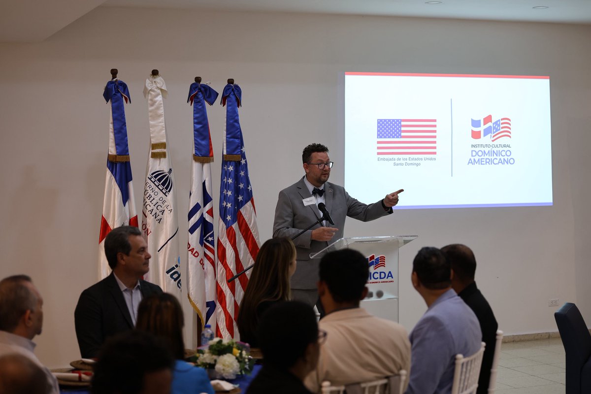 EmbajadaUSAenRD tweet media