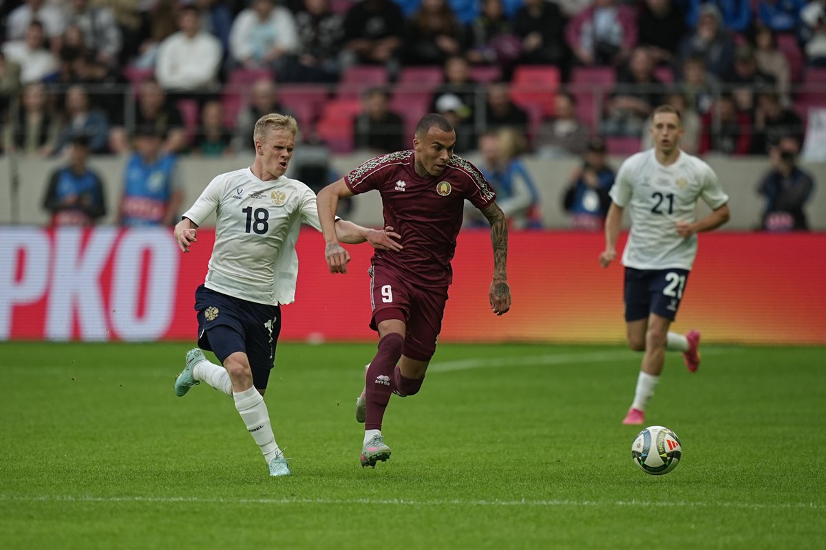 📸 Яркие кадры после первых 45 минут!

#СборнаяБеларуси #БелыяКрылы #FriendlyMatch #NationalTeam