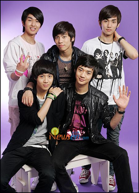 npomvtt's tweet photo. SHINee (2008) https://t.co/32wlUJLqmE
