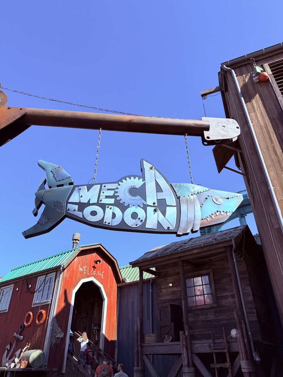 chloe_coasters's tweet image. Mecalodon 🦈🎢

A great little family coaster addition to Walibi Belgium! 🇧🇪

@WalibiBelgium #walibi #walibibelgium #mecalodon #familycoaster
