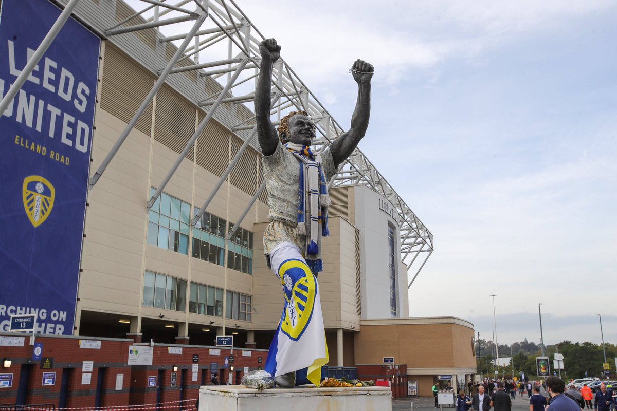 TheLeedsPress's tweet image. Who else should have a statue outside Elland Road along with Billy Bremner and Don Revie? #LUFC