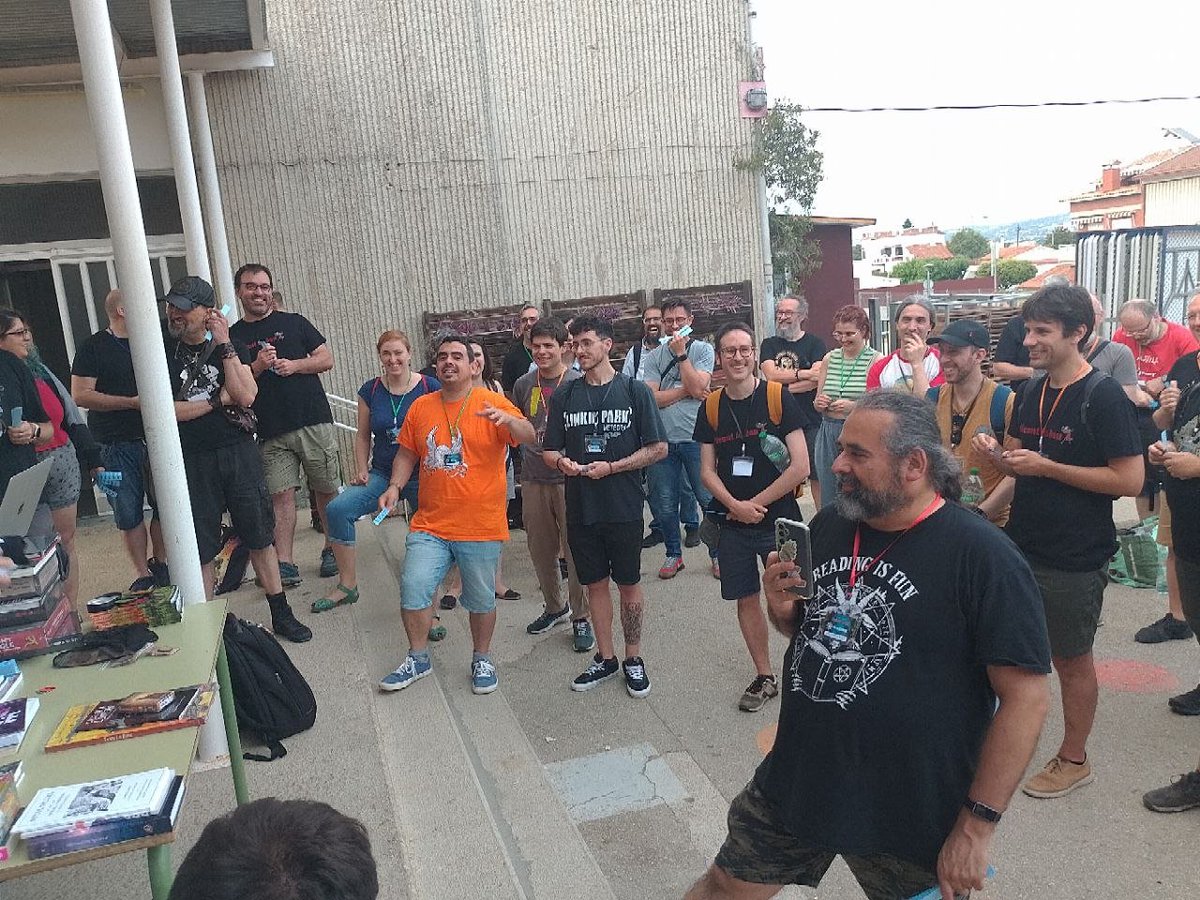 Tirant lo dau (@tirantlodau) on Twitter photo Els sortejos van generar molta expectativa i també va haver-hi xiuxiuejos de "tongo-tongo" degut a què alguns afortunats es van emportar molts premis.
#trobantlodau25 #rolencatalà <a href="/onioninblack/">Pau Blackonion, Reborn in Bluesky 🎲 🌒</a> Els sortejos van generar molta expectativa i també va haver-hi xiuxiuejos de "tongo-tongo" degut a què alguns afortunats es van emportar molts premis.
#trobantlodau25 #rolencatalà <a href="/onioninblack/">Pau Blackonion, Reborn in Bluesky 🎲 🌒</a>