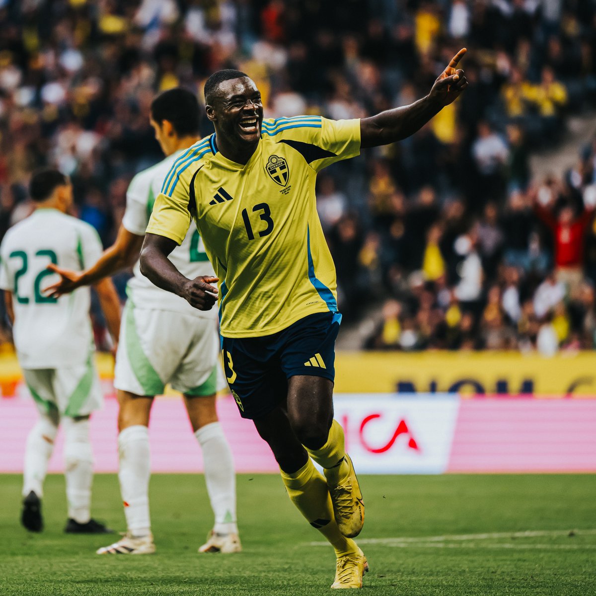 50' MÅÅÅL!!!

Ken Sema sätter dit straffen och är alltså hattrickskytt i kväll! 🤯

🇸🇪 3-0 🇩🇿