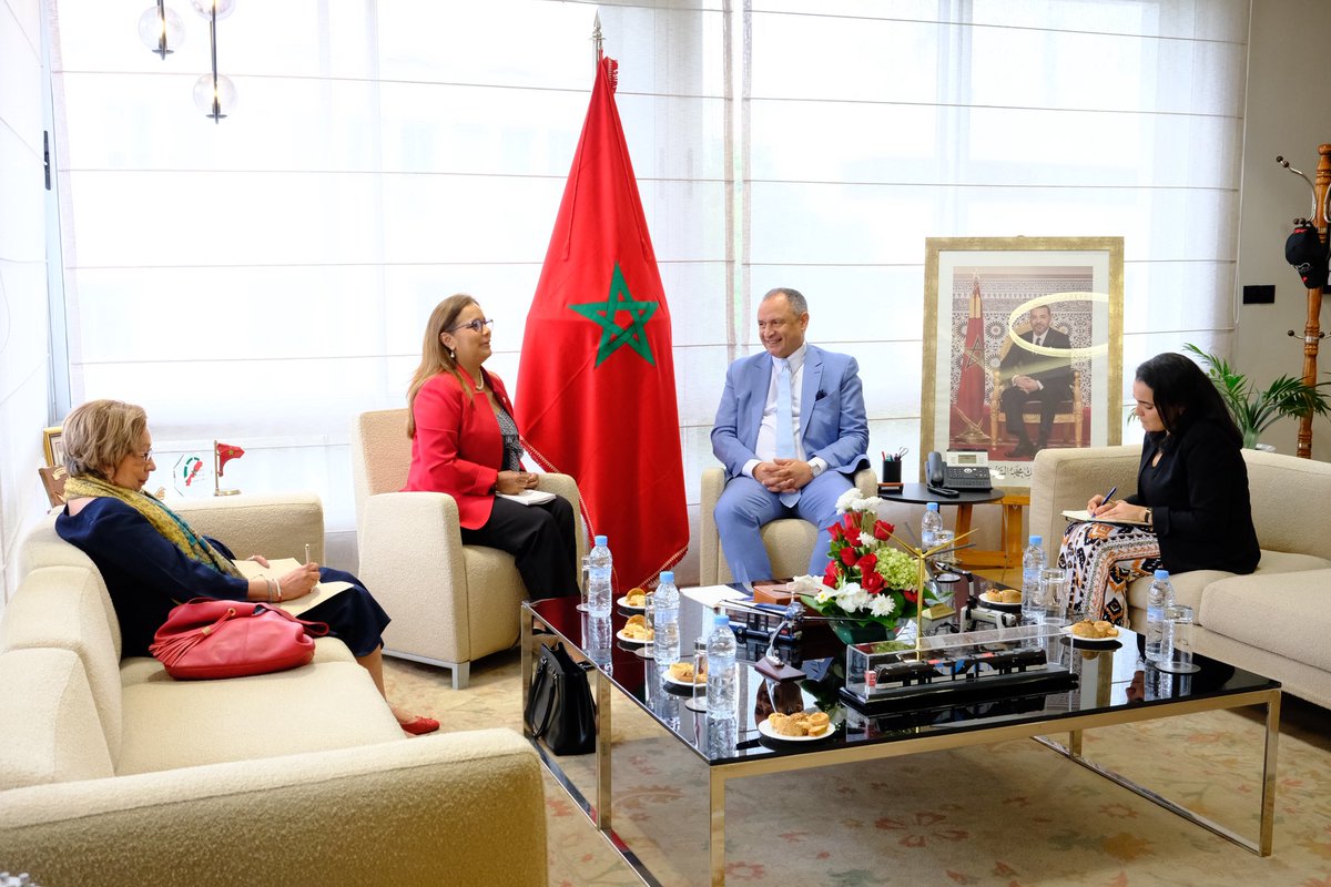 استقبل وزير الصناعة والتجارة، السيد رياض مزُّور، اليوم بالرباط، سعادة السفيرة المفوضة فوق العادة لجمهورية بنما بالمملكة المغربي، السيدة إيسبيث ل. كويل مورسيا. حيث ناقش الجانبان سُبل تعزيز التعاون الاقتصادي والتجاري بين المغرب وبنما، مع التركيز على فرص الاستثمار في القطاعات ذات