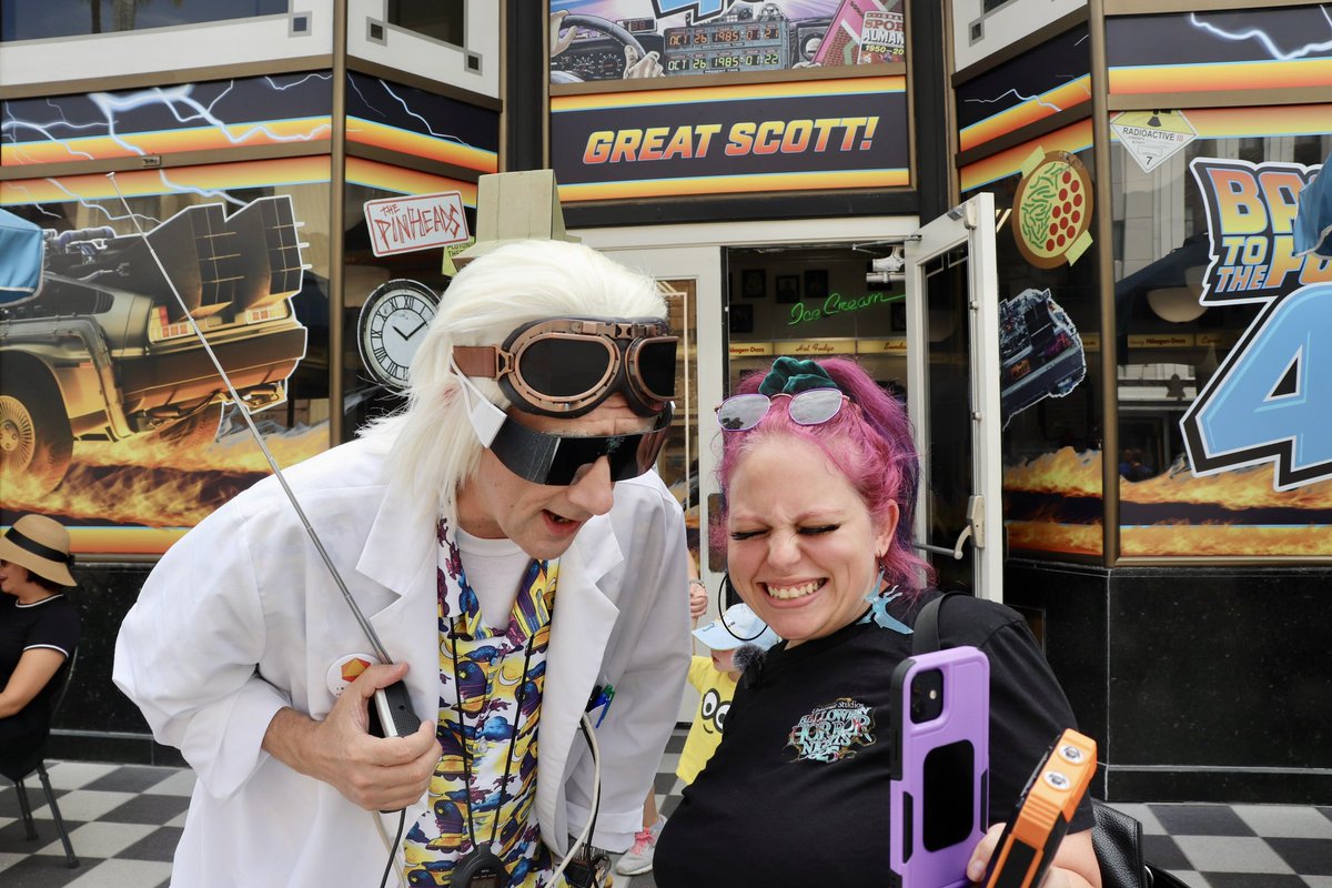 RealCupcake77's tweet image. Great Scott! ⚡️ We just bumped into *Doc Brown* at Universal Studios during the #BTTF40 celebration. 40 years of flux-capacitor madness and it still feels like 88 mph magic. 🕒🚗💨

#BackToTheFuture40 #UniversalStudios #GreatScott