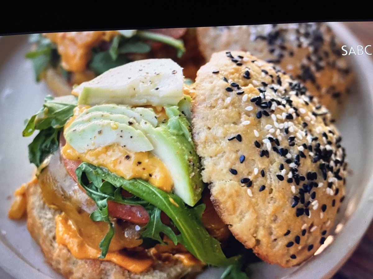 The burger looks soo good 😭❤️‍🔥   

#TheTasteMasterSA #CloverMadeWithLove