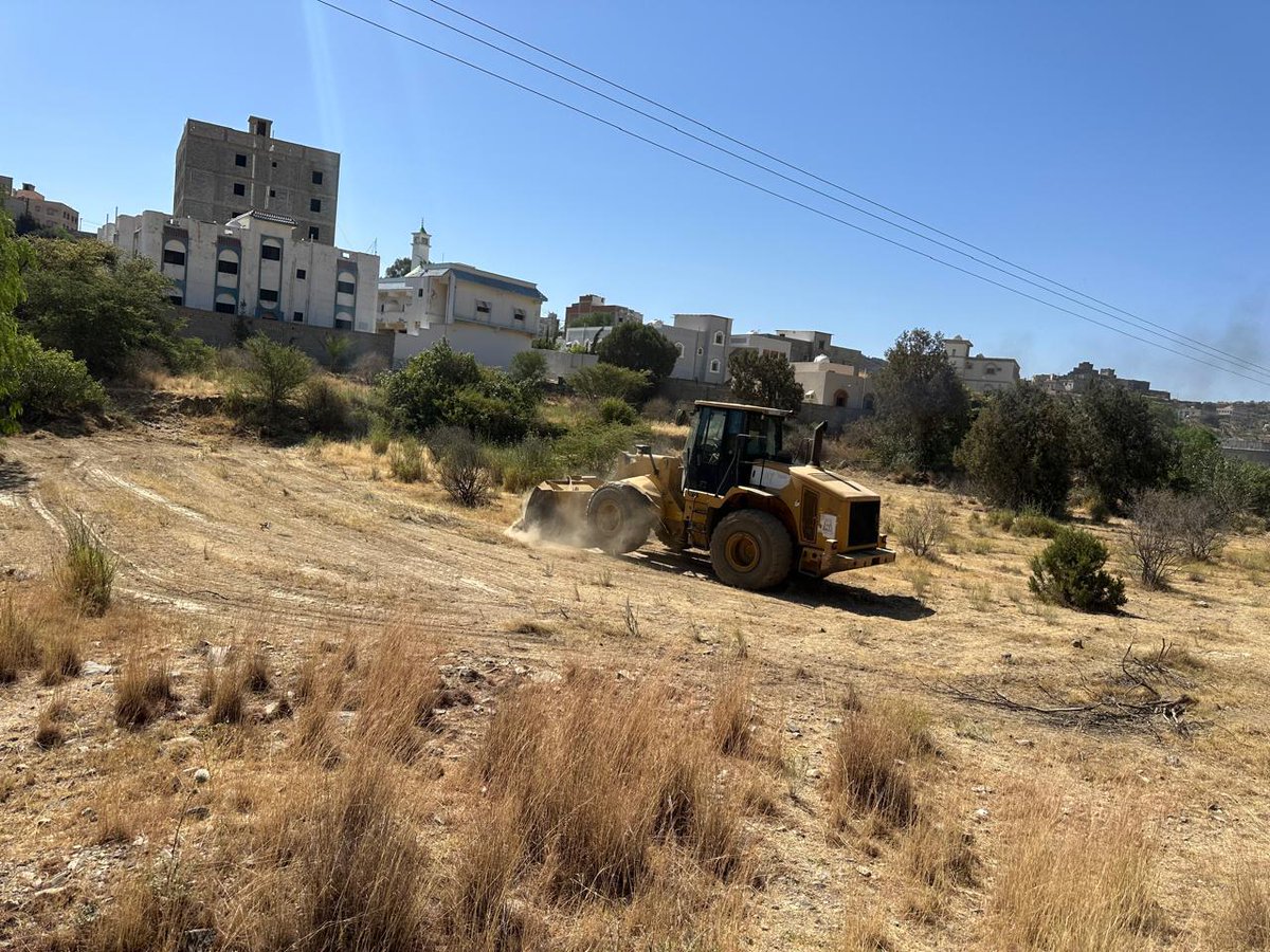 شاركت الجمعية التعاونية للزيتون بالباحة في مبادرة إعادة حرث مدرجات قرى دوس وبرحرح، بالشراكة مع عدد من الجهات الحكومية.
جهود تكاملية لإعادة الحياة للأرض بعد الضرر. 
#الباحة #الزيتون #المدرجات_الزراعية