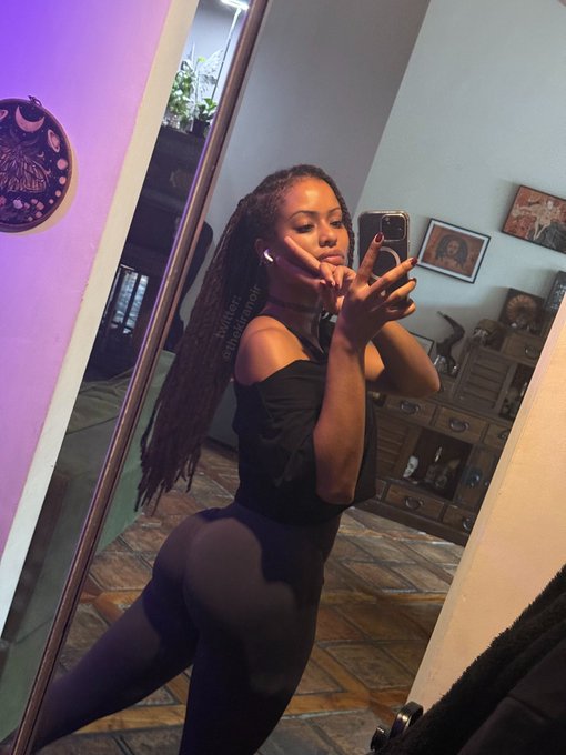 training for the inevitable zombie apocalypse I guess https://t.co/I9GdApwvQN