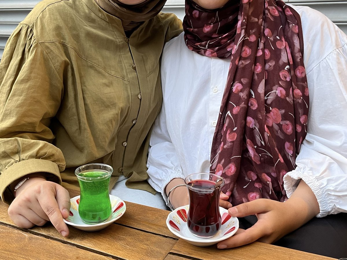 kaderdmir_'s tweet photo. çayımızla kombinlendik. ayse’m yine fıstık gibiydi(her anlamda https://t.co/CjPs6tYso7