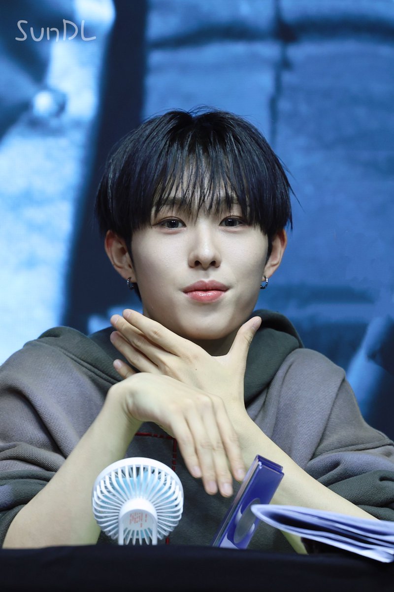 sundl0220's tweet photo. 20250601 MS Shanghai Fansign

#NEXZ #넥스지 #ネクスジ
#HYUI #휴이 #ヒュイ https://t.co/eBurCdUZCg